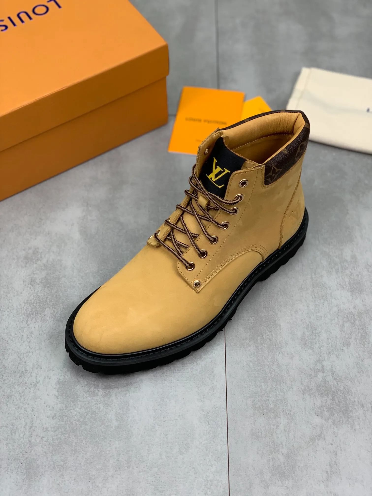 Men's men's shoes 💰P620💰【New】🆘Water-dyed cow lining LV Louis Vuitton business high-top leather shoes, made of original imported Italian 🇮🇹 calfskin, full cowhide lining, carefully handmade by professional shoemakers, the original version is specially designed for wear-resistant outsole. Standard code 38-44 3⃣️color🉑️choice